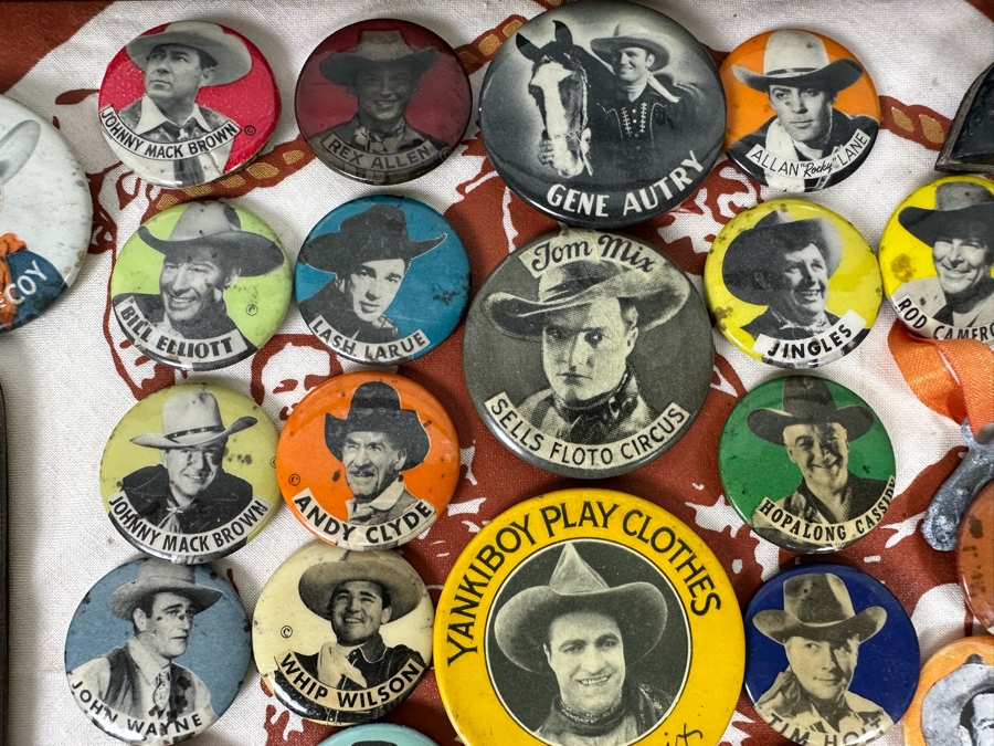 Huge Collection Of Vintage Collectible Western Movie Star Actor Cowboy Buttons, Roy Rogers Pocket Knife & Miniature Toy Pistols / Rifle Displayed In Nice Shawdowbox Display Case: Hoot Gibson, John Wayne, Gene Autry, Hopalong Cassidy 6X11 - See Photos [Photo 7]