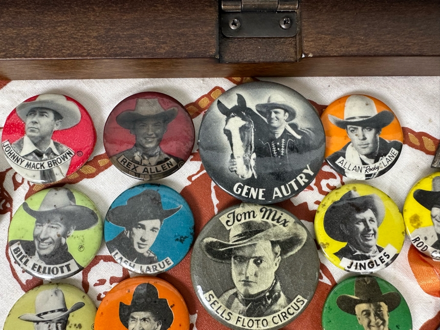 Huge Collection Of Vintage Collectible Western Movie Star Actor Cowboy Buttons, Roy Rogers Pocket Knife & Miniature Toy Pistols / Rifle Displayed In Nice Shawdowbox Display Case: Hoot Gibson, John Wayne, Gene Autry, Hopalong Cassidy 6X11 - See Photos [Photo 8]