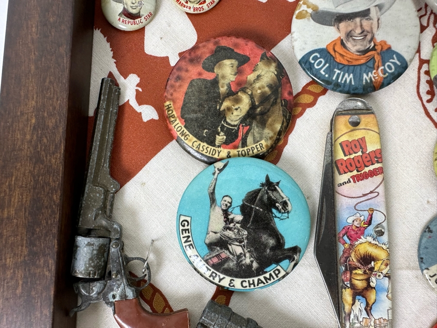 Huge Collection Of Vintage Collectible Western Movie Star Actor Cowboy Buttons, Roy Rogers Pocket Knife & Miniature Toy Pistols / Rifle Displayed In Nice Shawdowbox Display Case: Hoot Gibson, John Wayne, Gene Autry, Hopalong Cassidy 6X11 - See Photos [Photo 11]