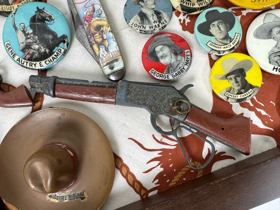Huge Collection Of Vintage Collectible Western Movie Star Actor Cowboy Buttons, Roy Rogers Pocket Knife & Miniature Toy Pistols / Rifle Displayed In Nice Shawdowbox Display Case: Hoot Gibson, John Wayne, Gene Autry, Hopalong Cassidy 6X11 - See Photos [Photo 13]