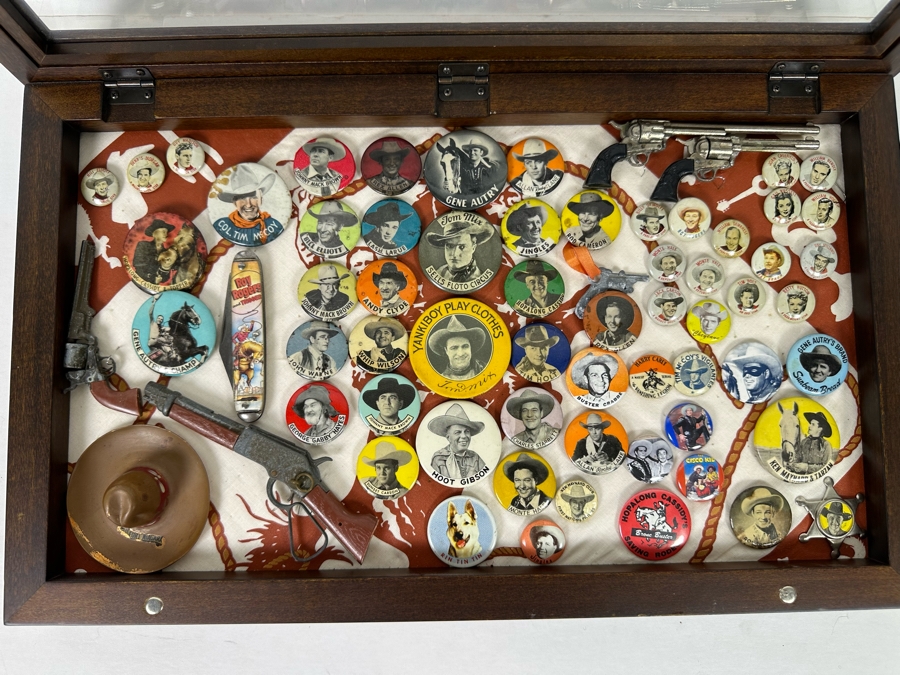 Huge Collection Of Vintage Collectible Western Movie Star Actor Cowboy Buttons, Roy Rogers Pocket Knife & Miniature Toy Pistols / Rifle Displayed In Nice Shawdowbox Display Case: Hoot Gibson, John Wayne, Gene Autry, Hopalong Cassidy 6X11 - See Photos [Photo 2]