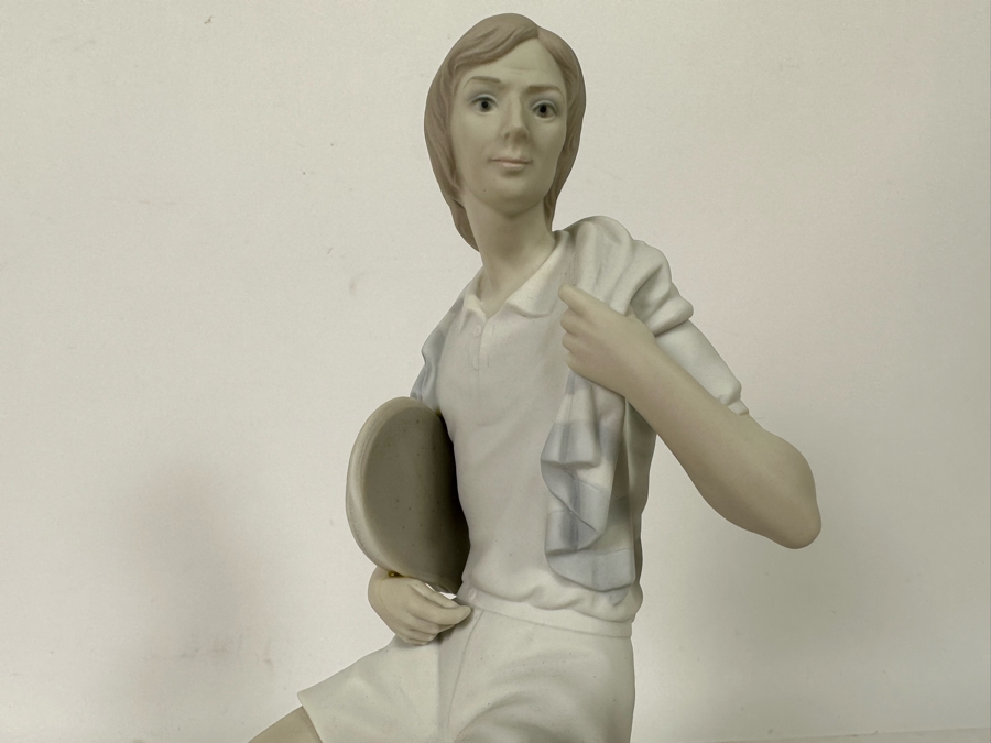 Vintage Lladro Matte Finish Male Tennis Player Figurine By Vincente Martinez 10.5H [Photo 5]