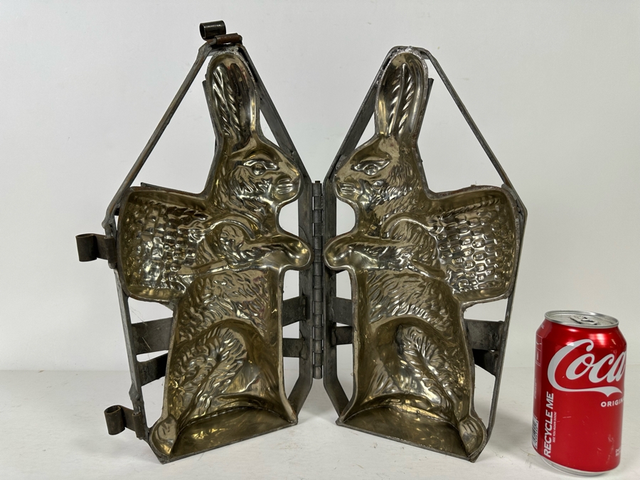 Large Vintage Easter Bunny Chocolate Mold Commercial Grade 7W X 5D X 14H [Photo 11]