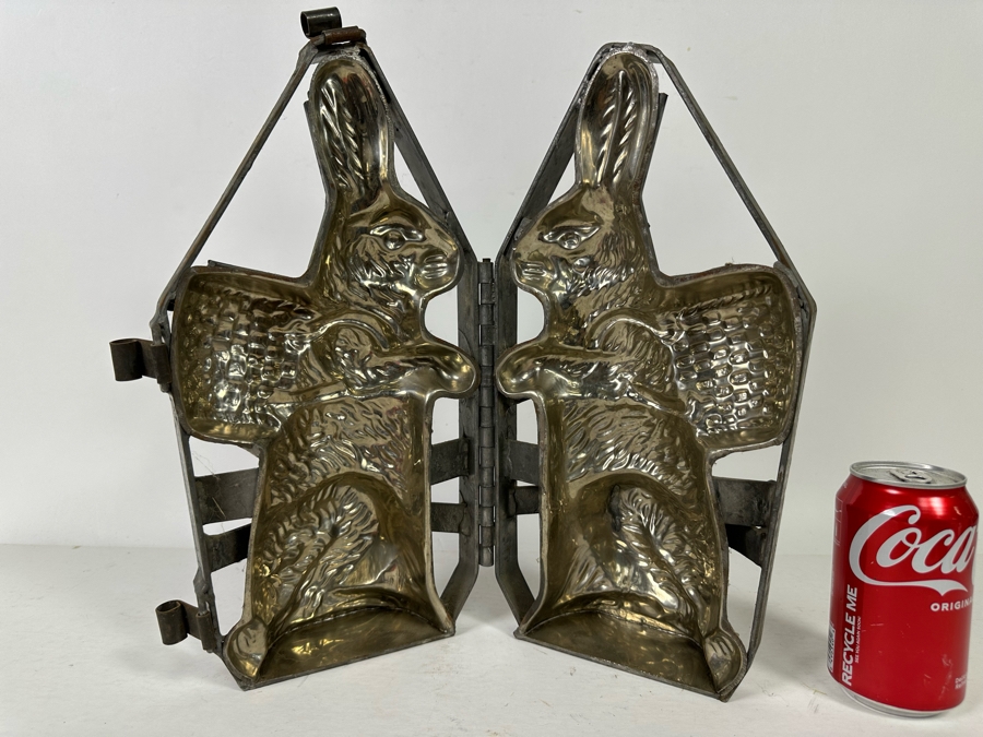 Large Vintage Easter Bunny Chocolate Mold Commercial Grade 7W X 5D X 14H [Photo 12]