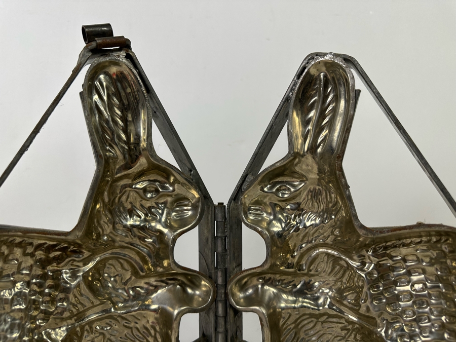 Large Vintage Easter Bunny Chocolate Mold Commercial Grade 7W X 5D X 14H [Photo 14]