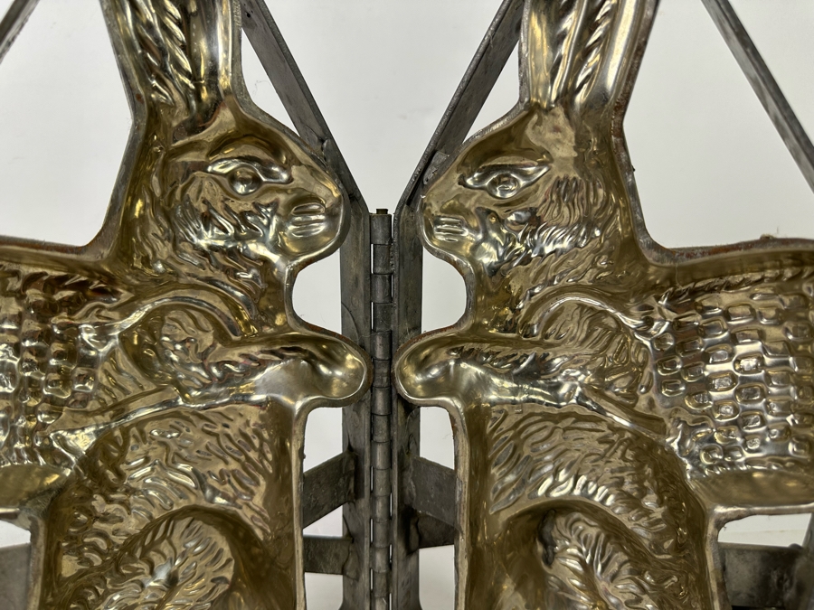 Large Vintage Easter Bunny Chocolate Mold Commercial Grade 7W X 5D X 14H [Photo 13]