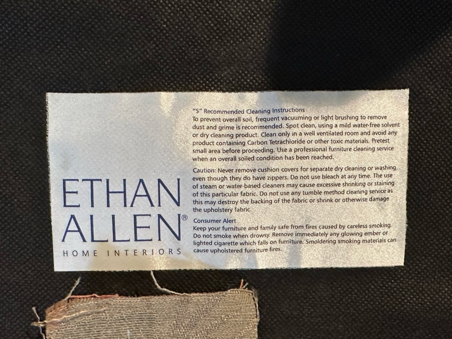 Ethan Allen Goodwin Formal Wooden Dining Table With Two Leaves And Eight Ethan Allen Dining Chairs In Excellent Condition [Photo 19]