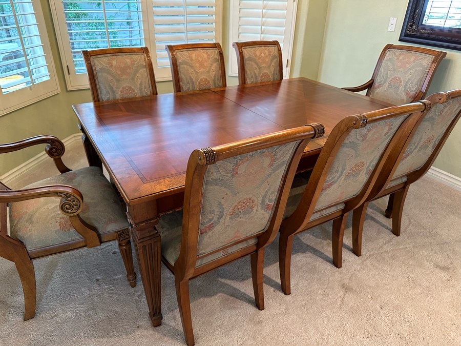 Ethan Allen Goodwin Formal Wooden Dining Table With Two Leaves And Eight Ethan Allen Dining Chairs In Excellent Condition [Photo 6]