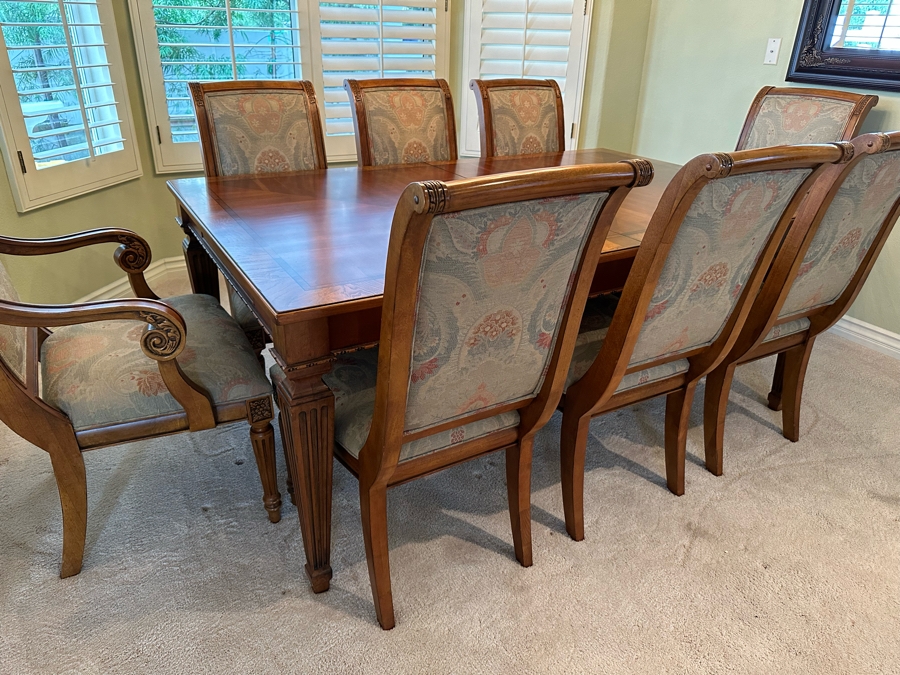 Ethan Allen Goodwin Formal Wooden Dining Table With Two Leaves And Eight Ethan Allen Dining Chairs In Excellent Condition [Photo 5]