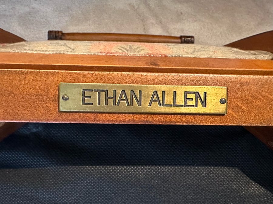 Ethan Allen Goodwin Formal Wooden Dining Table With Two Leaves And Eight Ethan Allen Dining Chairs In Excellent Condition [Photo 21]