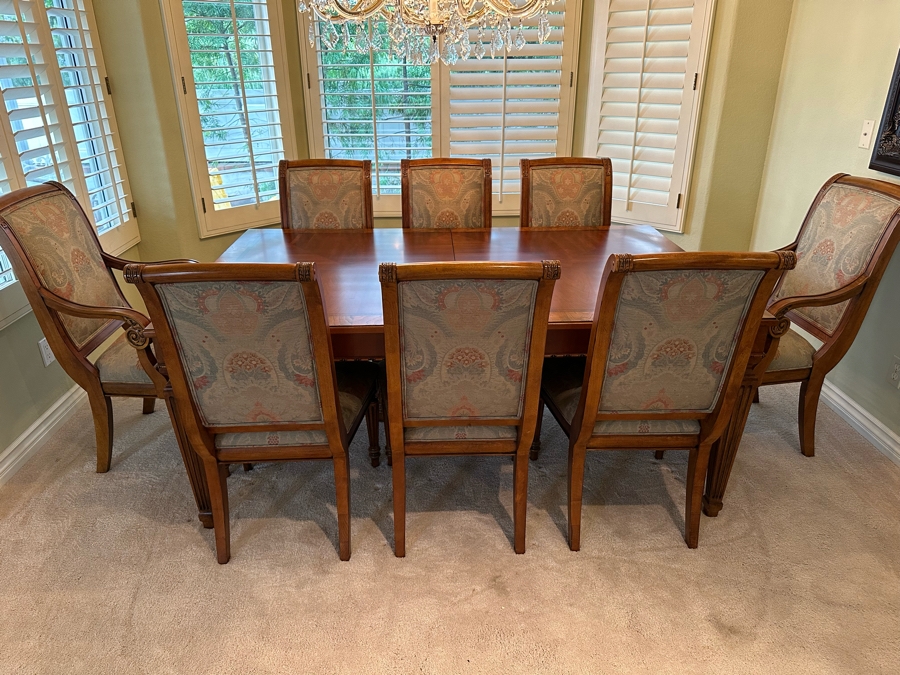Ethan Allen Goodwin Formal Wooden Dining Table With Two Leaves And Eight Ethan Allen Dining Chairs In Excellent Condition [Photo 4]