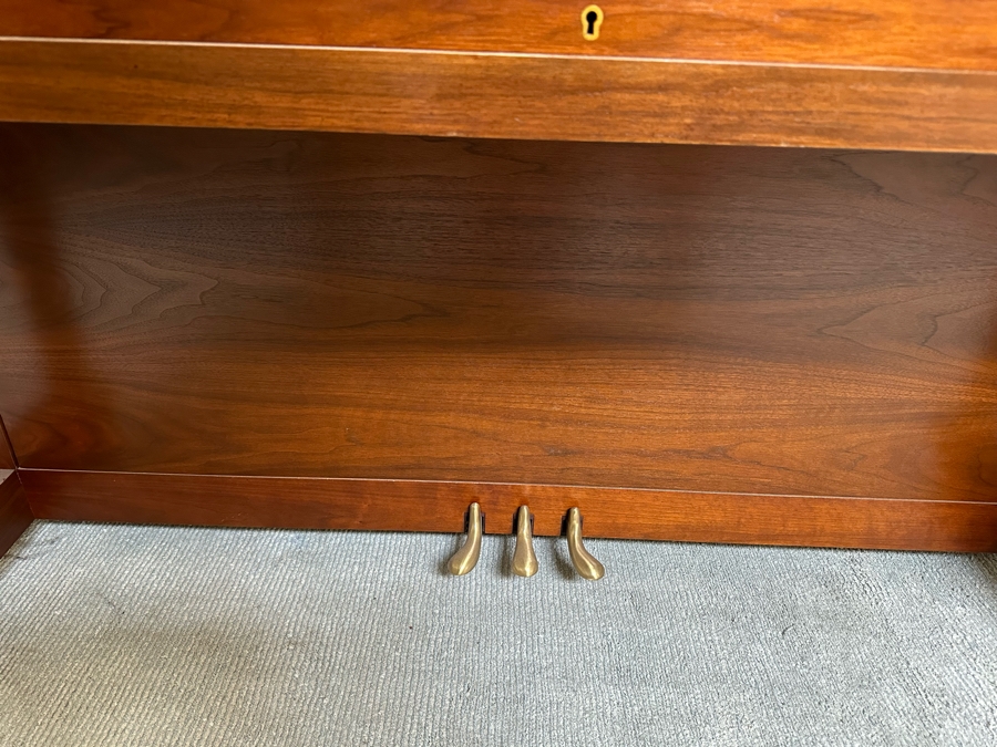 YAMAHA Acoustic P22 Upright Piano In Walnut With Bench 59W X 23.5D X 45.5H [Photo 17]