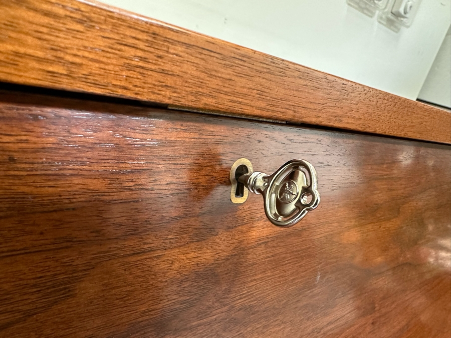 YAMAHA Acoustic P22 Upright Piano In Walnut With Bench 59W X 23.5D X 45.5H [Photo 14]