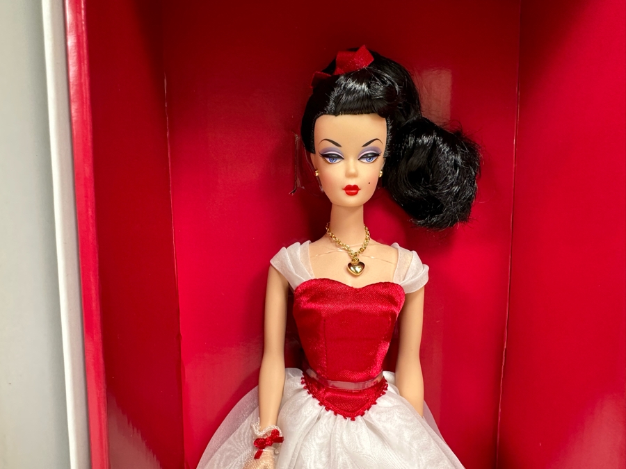 Cupid's Kisses Holiday Hostess Collection Limited Edition Of 5,000 Gold Label Collection Mattel Barbie Doll 2013 New In Box BCR06 [Photo 3]