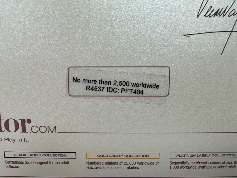 Vera Wang Bride The Traditionalist Limited Edition of 2,500 Gold Label Collection Mattel Barbie Doll 2010 New In Box R4537 [Photo 12]