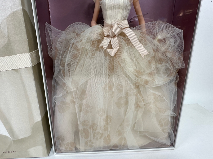 Vera Wang Bride The Traditionalist Limited Edition of 2,500 Gold Label Collection Mattel Barbie Doll 2010 New In Box R4537 [Photo 5]