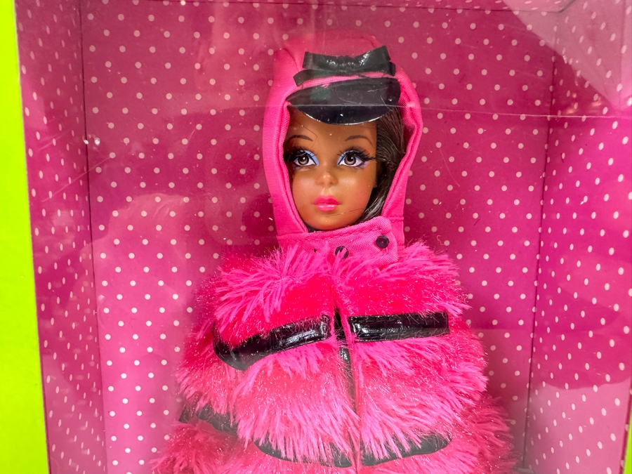 Fushsia 'N Fur Francie Limited Edition Of 4,000 Gold Label Collection Genuine Silkstone Body Mattel Barbie Doll 2012 New In Box W3517 [Photo 4]