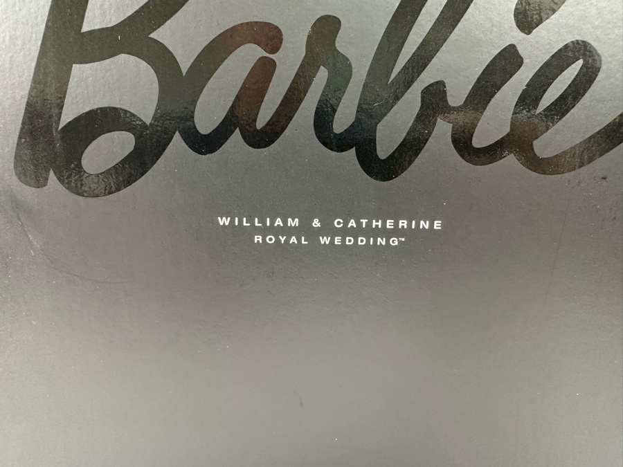 William and Catherine Royal Wedding Limited Edition of 22,500 Gold Label Collection Mattel Barbie Dolls 2011 New In Box W3420 [Photo 9]