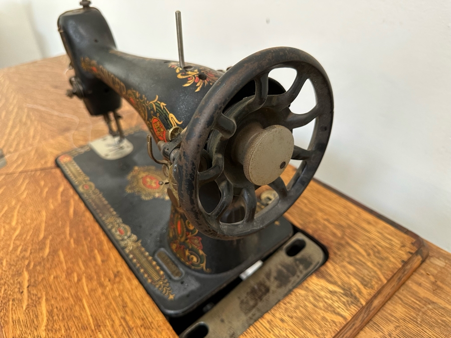 Antique Singer Treadle Sewing Machine With Tiger Oak Cabinet Missing Belt 36W X 18D X 30H [Photo 15]