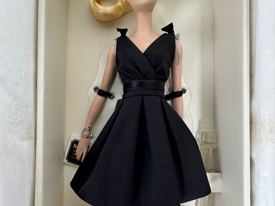 Fashion Model Collection Classic Black Dress Silkstone Body Limited Edition of 10,000 Gold Label Collection Mattel Barbie Doll 2015 New In Box DKN07 [Photo 8]