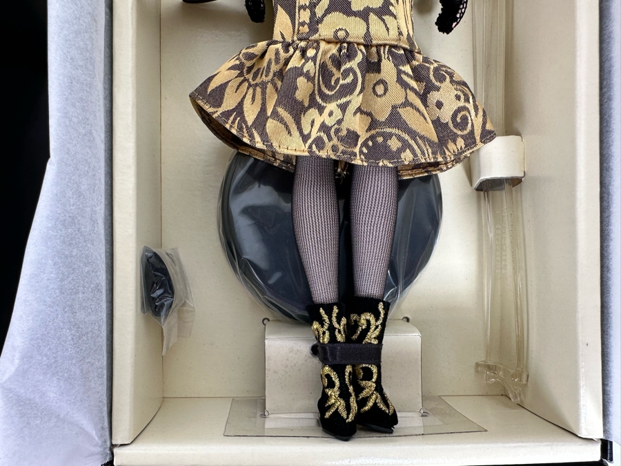 Fashion Model Collection Luciana Silkstone Body Limited Edition of 6,000 Gold Label Collection Mattel Barbie Doll 2013 New In Box BHD22 [Photo 12]