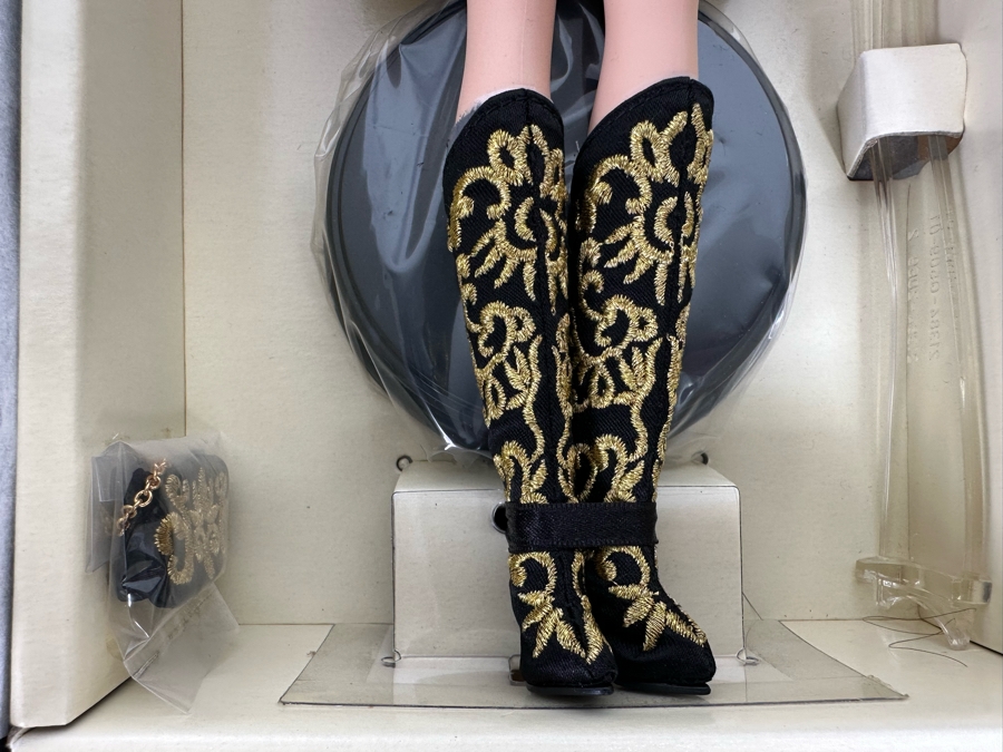 Fashion Model Collection Dulcissima Silkstone Body Limited Edition of 8,700 Gold Label Collection Mattel Barbie Doll 2013 New In Box BCP82 [Photo 8]