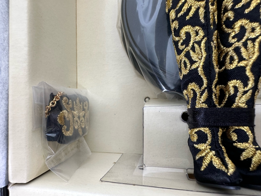 Fashion Model Collection Dulcissima Silkstone Body Limited Edition of 8,700 Gold Label Collection Mattel Barbie Doll 2013 New In Box BCP82 [Photo 9]