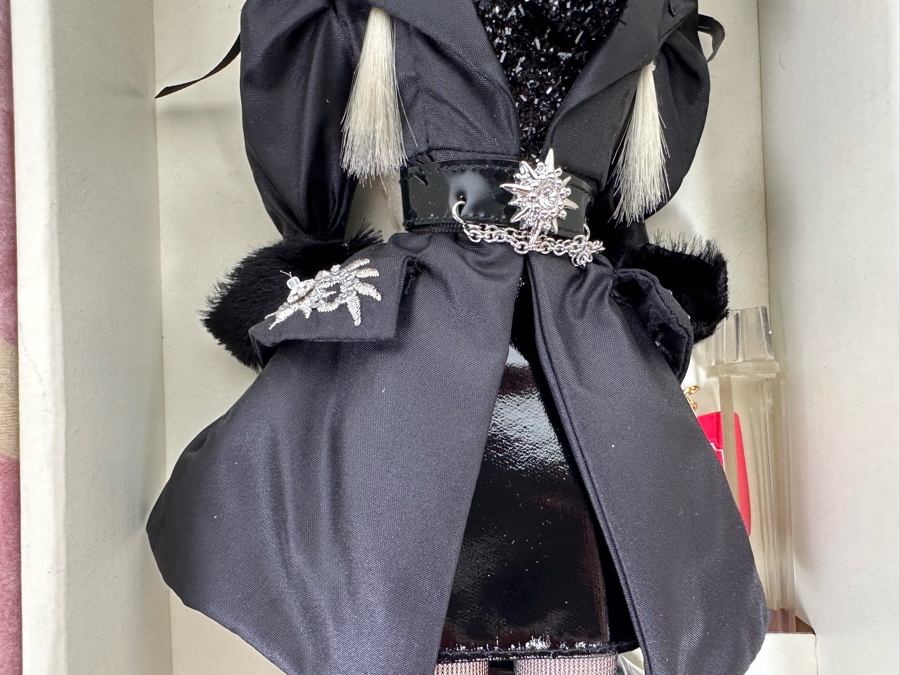 Fashion Model Collection Verushka Silkstone Body Limited Edition of 4,000 Gold Label Collection Mattel Barbie Doll 2010 New In Box T7674 [Photo 7]