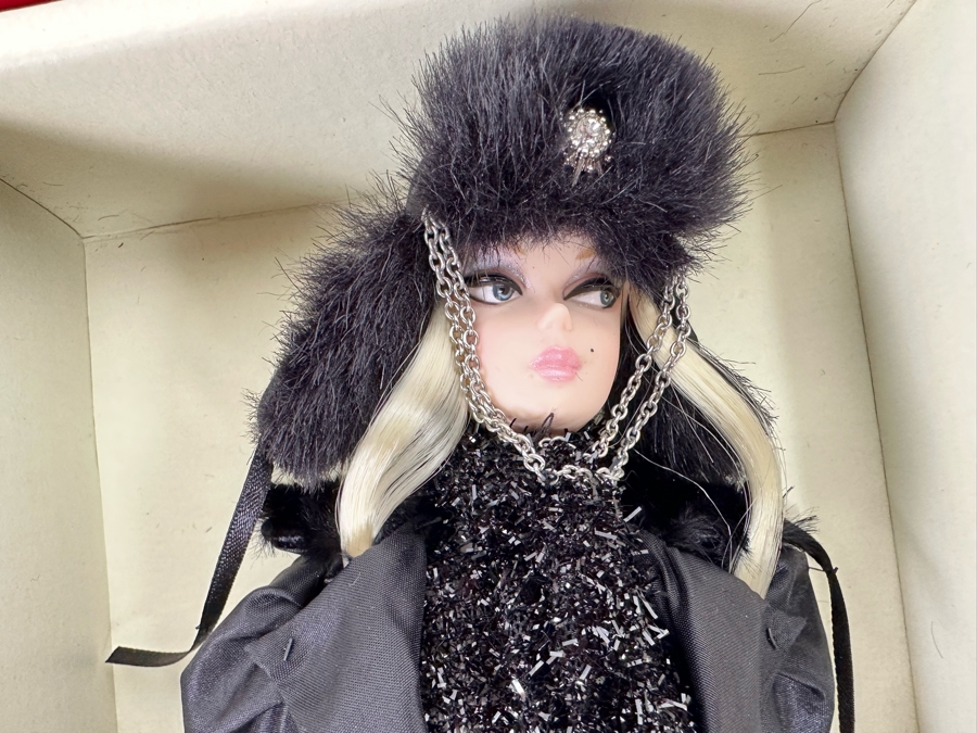 Fashion Model Collection Verushka Silkstone Body Limited Edition of 4,000 Gold Label Collection Mattel Barbie Doll 2010 New In Box T7674 [Photo 5]