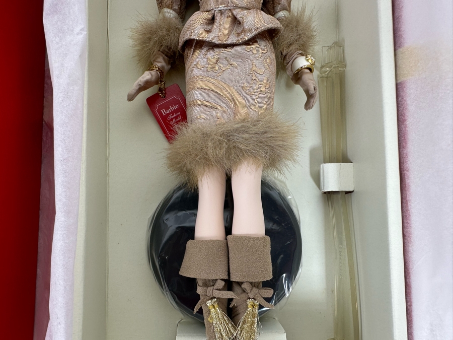 Fashion Model Collection Ekaterina Silkstone Body Limited Edition of 3,500 Gold Label Collection Mattel Barbie Doll 2010 New In Box T7673 [Photo 7]