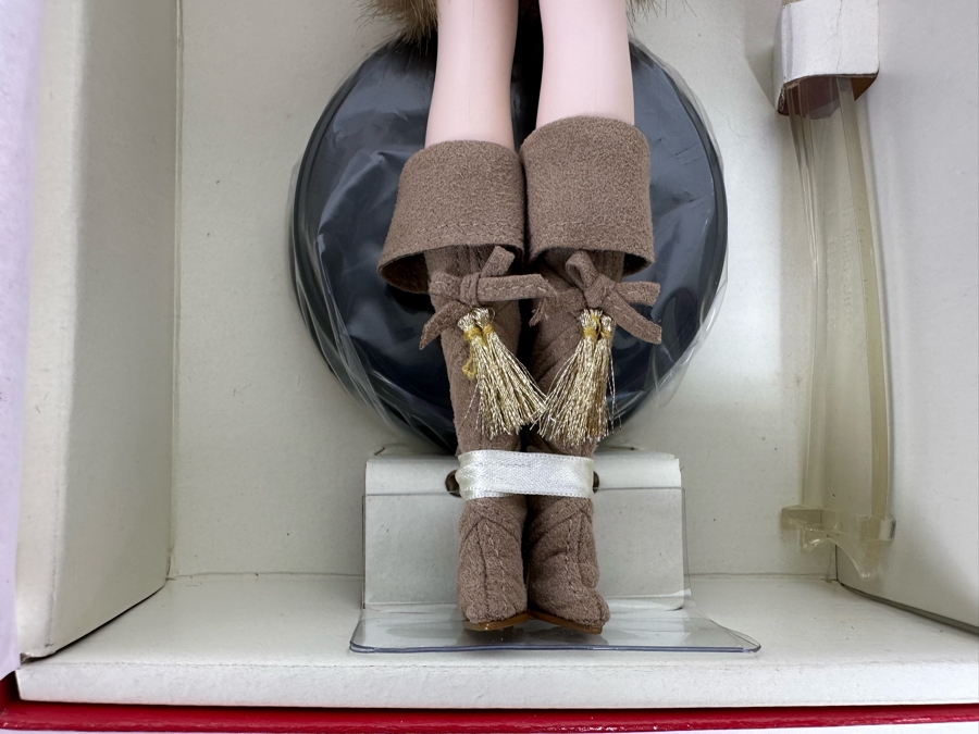 Fashion Model Collection Ekaterina Silkstone Body Limited Edition of 3,500 Gold Label Collection Mattel Barbie Doll 2010 New In Box T7673 [Photo 8]