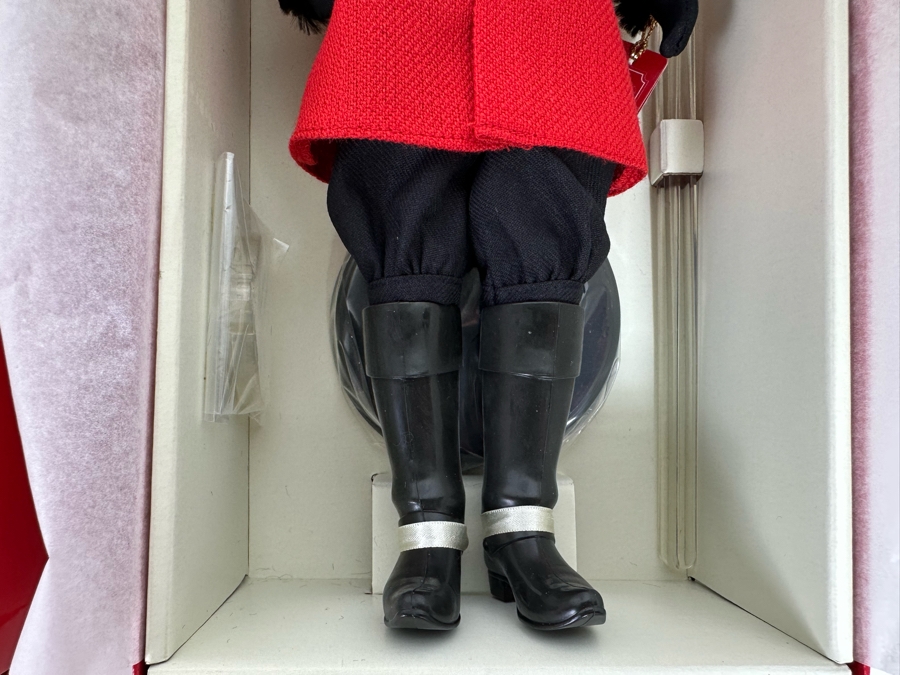 Fashion Model Collection Nicolai Silkstone Body Limited Edition of 4,000 Gold Label Collection Mattel Ken Doll 2010 New In Box T7679 [Photo 9]