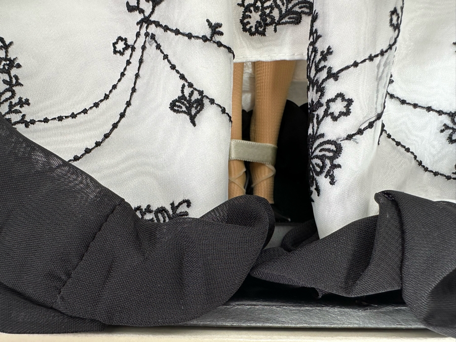 Audrey Hepburn as Sabrina Silkstone Body Limited Edition of 12,000 Gold Label Collection Mattel Barbie Doll 2012 New In Box X8277 [Photo 6]