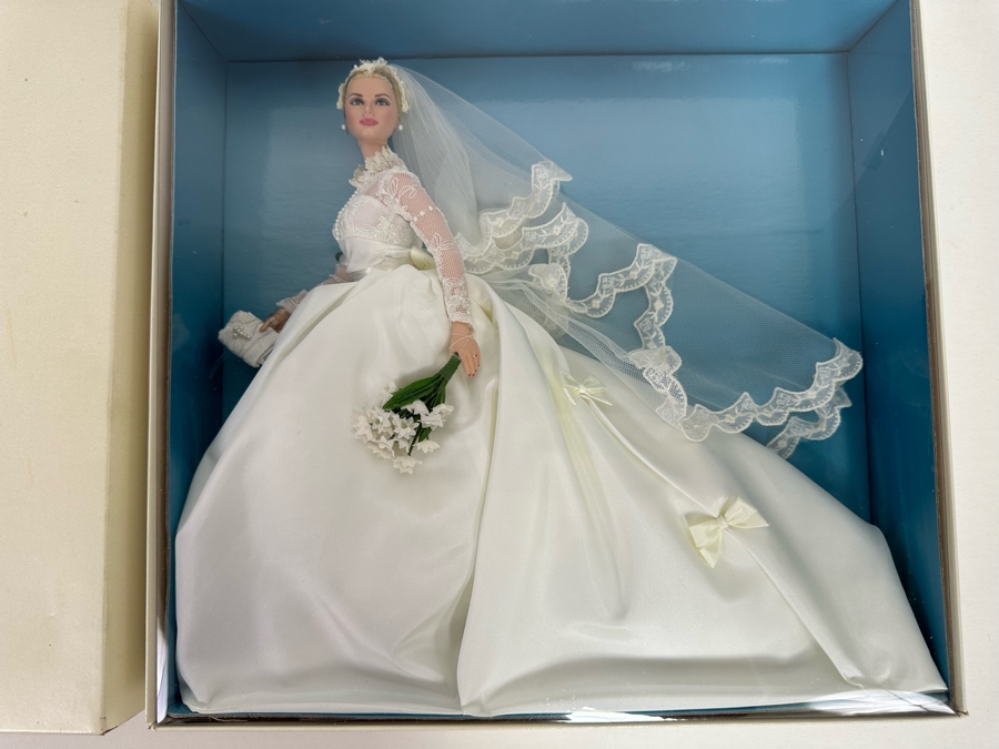 Grace Kelly The Bride Silkstone Body Limited Edition of 13,100 Gold Label Collection Mattel Barbie Doll 2011 New In Box T7942 [Photo 11]
