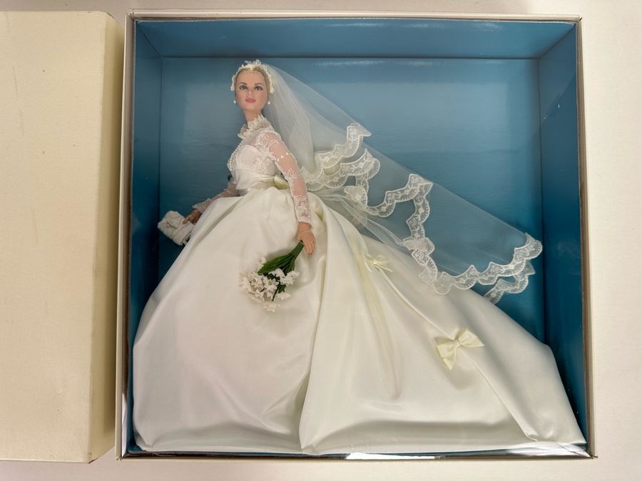 Grace Kelly The Bride Silkstone Body Limited Edition of 13,100 Gold Label Collection Mattel Barbie Doll 2011 New In Box T7942 [Photo 5]