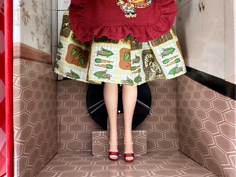 Holiday Hostess Collection Thanksgiving Feast Limited Edition of 3,100 Gold Label Collection Mattel Barbie Doll 2010 New In Box FOF693 [Photo 8]