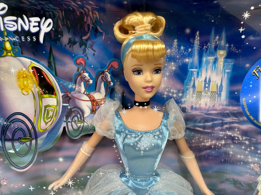 Walt Disney’s Cinderella Special Edition Princess Carolella Doll with Twinkle Lights 2004 New in Box G7983 [Photo 4]