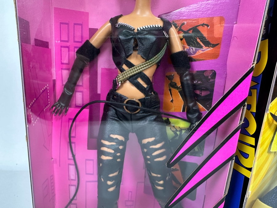 Catwoman and Batgirl Mattel Barbie Dolls 2004/2003 New In Box B5838/B5835 [Photo 5]