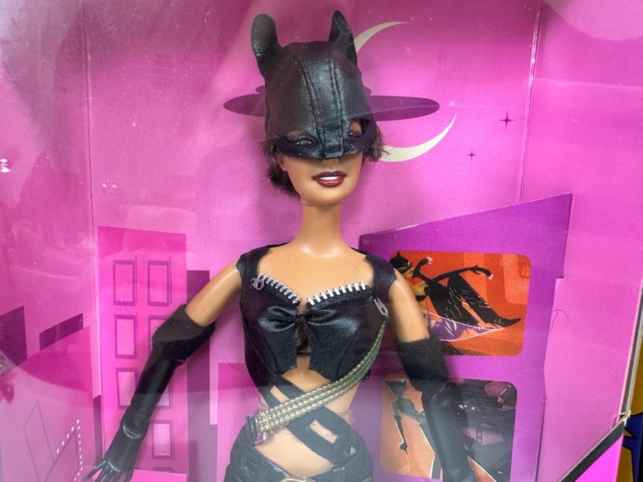Catwoman and Batgirl Mattel Barbie Dolls 2004/2003 New In Box B5838/B5835 [Photo 4]