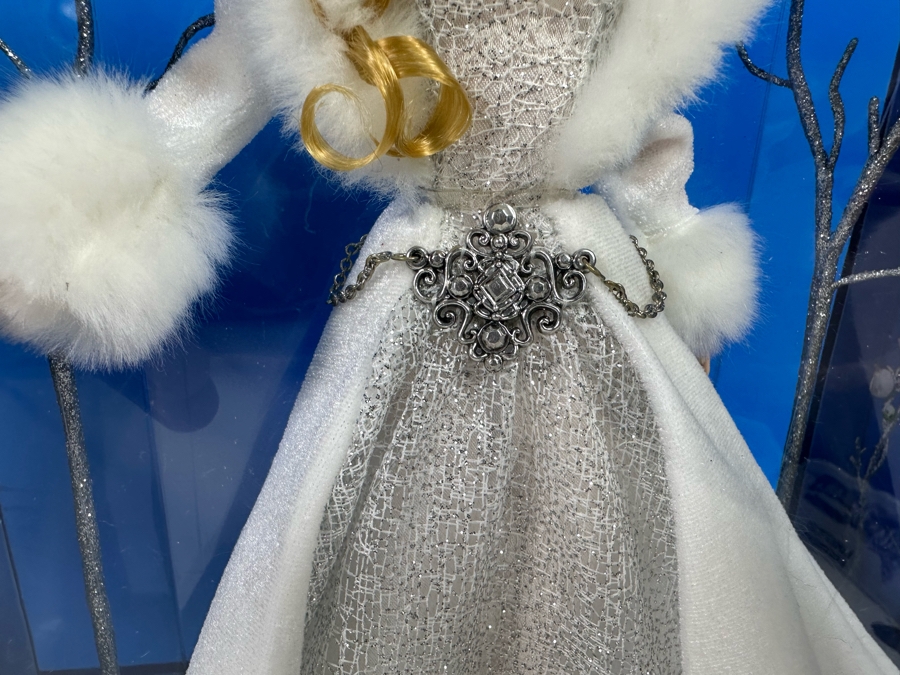 Special 2004 Edition Holiday Barbie and Winter Fantasy “First in the Series” 2003 Special Edition Mattel Barbie Dolls 2003/2004 New In Box B5848/B2519 [Photo 12]