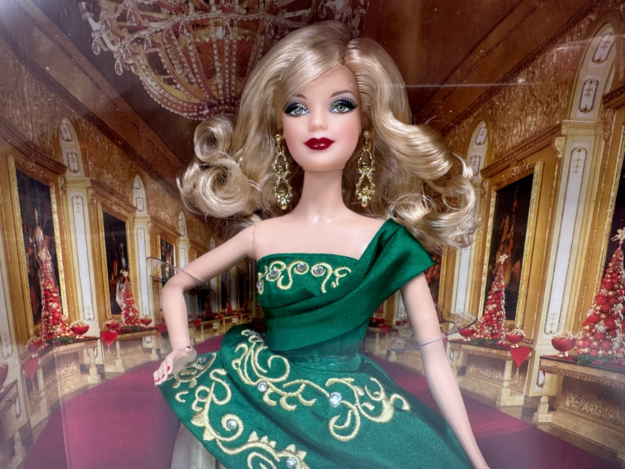 2011 and 2012 Holiday Barbies Mattel Barbie Collector Series 2010/2011 New In Box W3465/T7914 [Photo 4]