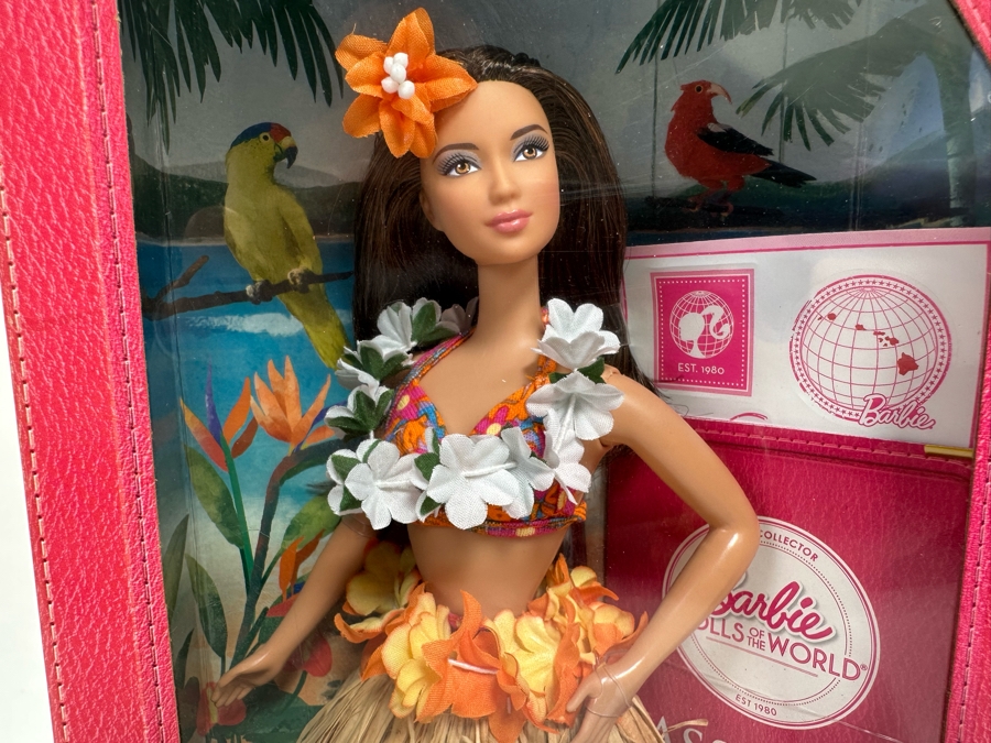 Dolls of the World Hawaii Pink Label Collection Mattel Barbie Doll 2011 New In Box W3443 [Photo 4]