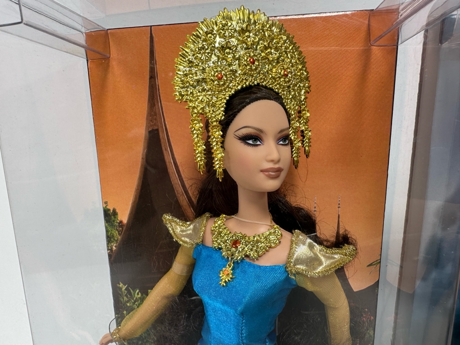 Dolls of the World: Sumatra Indonesia and Russia Pink Label Collection Mattel Barbie Dolls 2009/2007 New In Box R4488/L9582 [Photo 7]