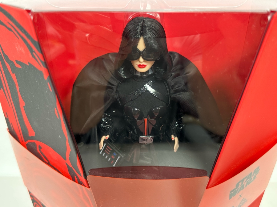 Star Wars Darth Vader x Barbie Limited Edition of 21,200 Mattel Barbie Doll 2019 New In Box GHT80 [Photo 6]