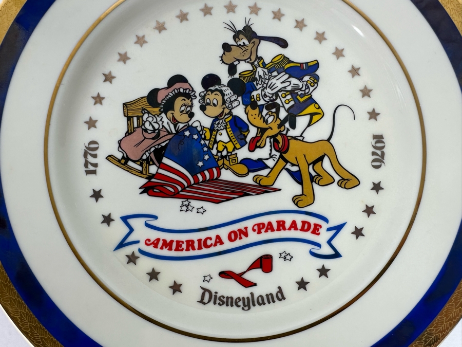 Disneyland “America on Parade” Bicentennial Celebration Plate by Viletta Plate No. 135/3000 11R [Photo 4]