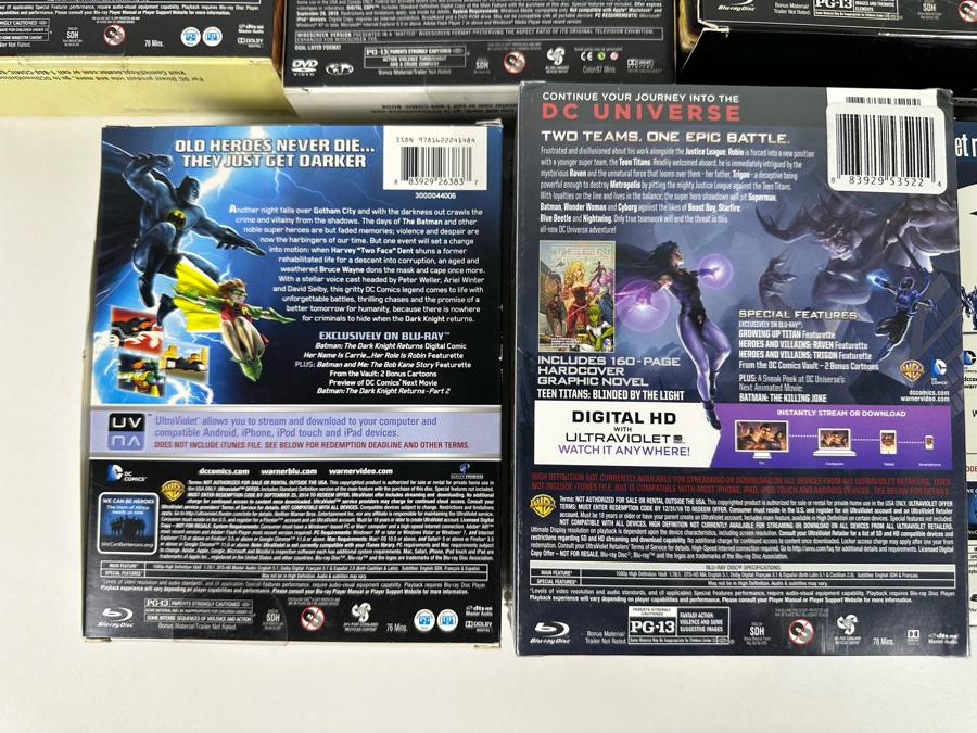 Batman Blu-Ray DVD Combo Lot Including Many Action Figures [Photo 30]