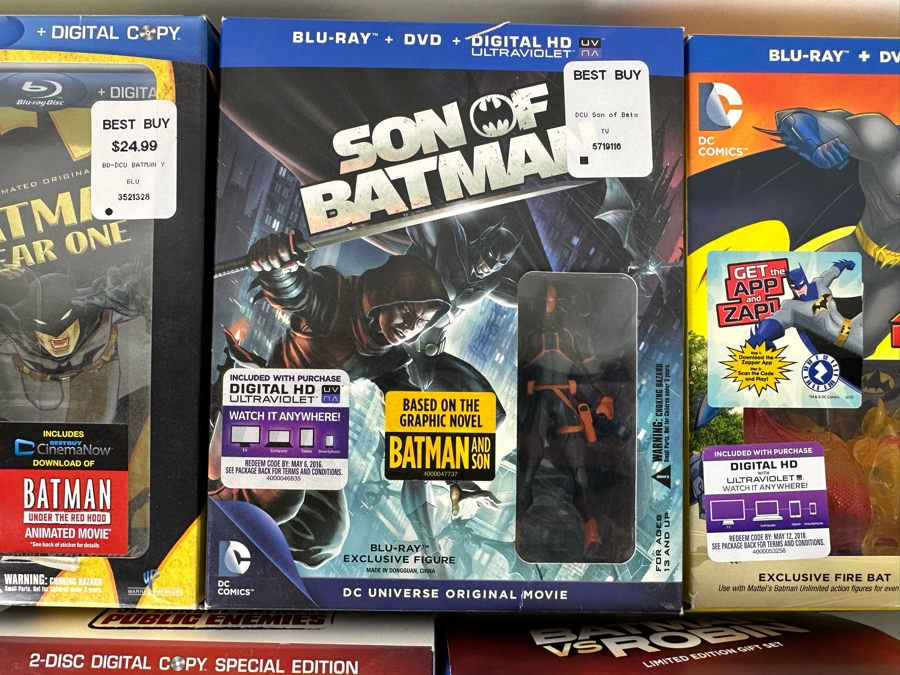Batman Blu-Ray DVD Combo Lot Including Many Action Figures [Photo 6]