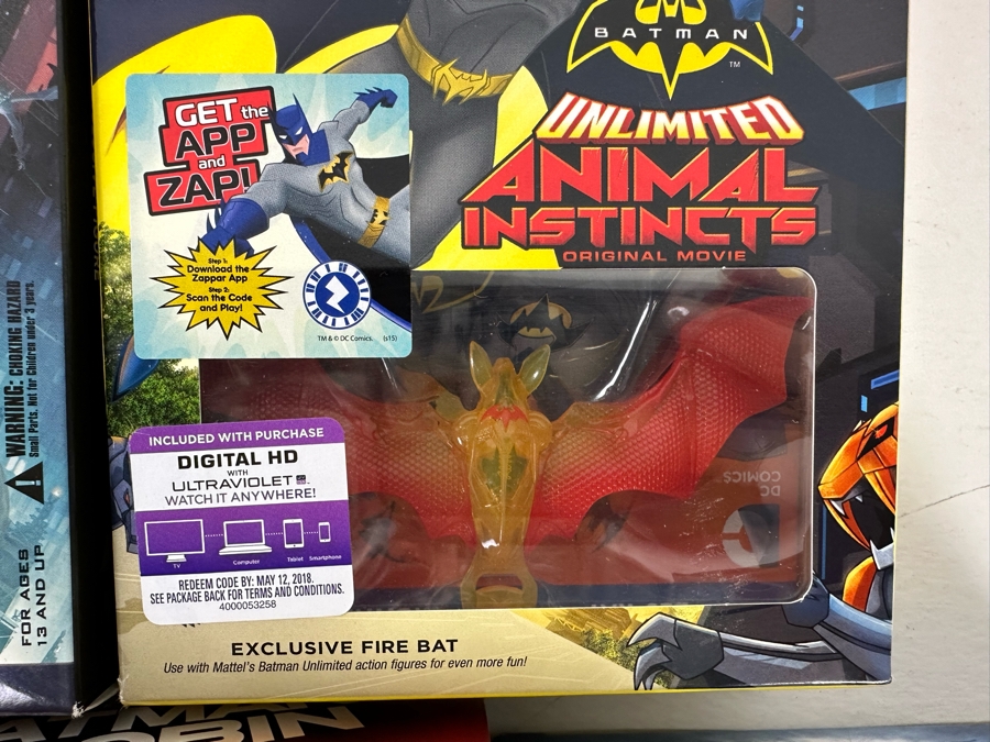 Batman Blu-Ray DVD Combo Lot Including Many Action Figures [Photo 9]