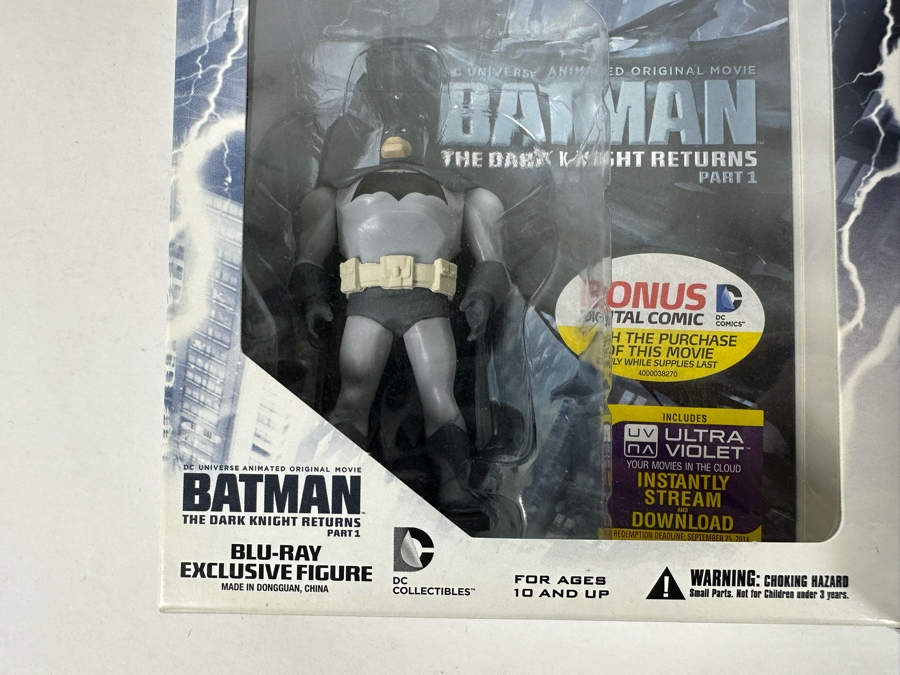 Batman Blu-Ray DVD Combo Lot Including Many Action Figures [Photo 20]