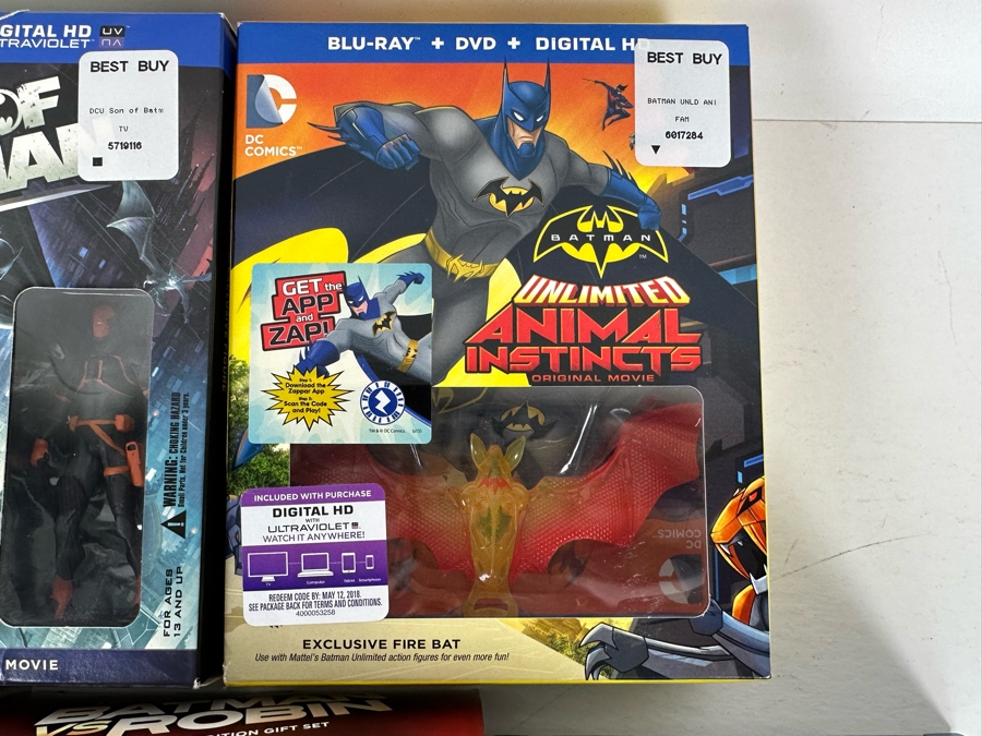Batman Blu-Ray DVD Combo Lot Including Many Action Figures [Photo 8]